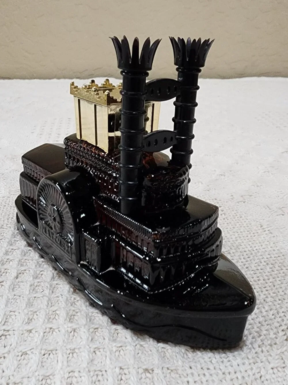 Vintage Avon NACHEZ RIVERBOAT STEAMSHIP Black Glass Bottle Wild Country Full
